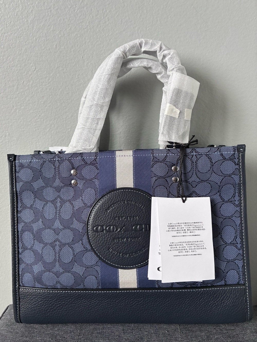 BEAUTIFUL NEW COACH DEMPSEY LOGO PATCH TOTE IN SIGNATURE CANVAS NAVY BLUE MEDIUM